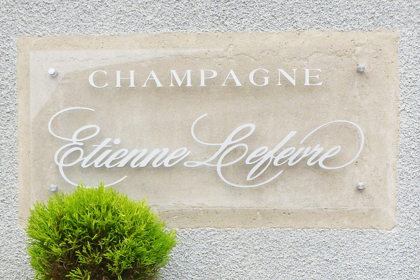 plaque signalétique champagne communication