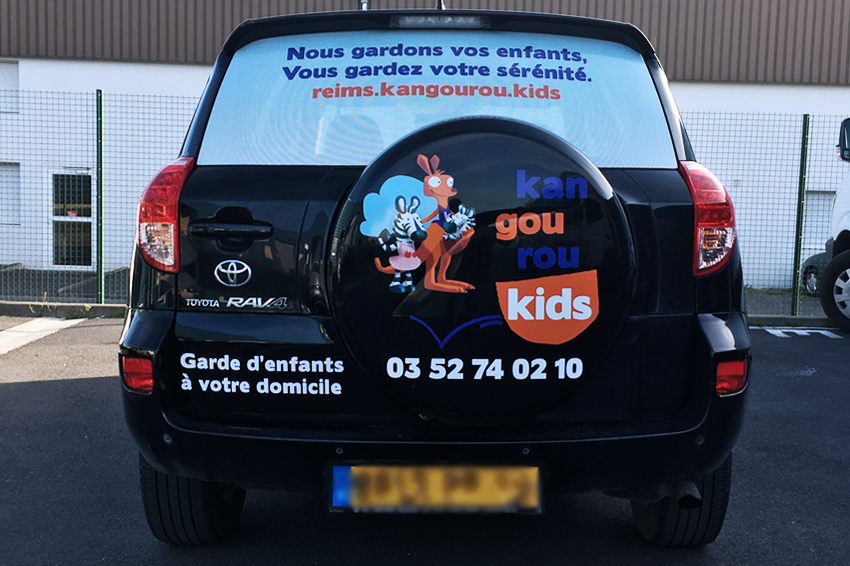 marquage véhicule voiture auto automobile adhésif microperforé kangourou kids communication publicité
