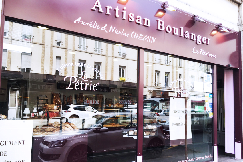 marquage vitrine lettrage la pétrisane boulangerie patisserie signalétique communication