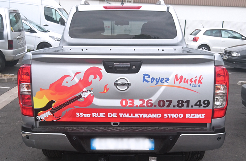 marquage véhicule pick-up voiture auto automobile adhésifs royez musik communication publicité