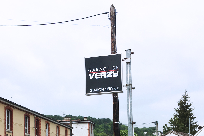 enseigne drapeau enseigne perpendiculaire garage de verzy signalétique communication publicité