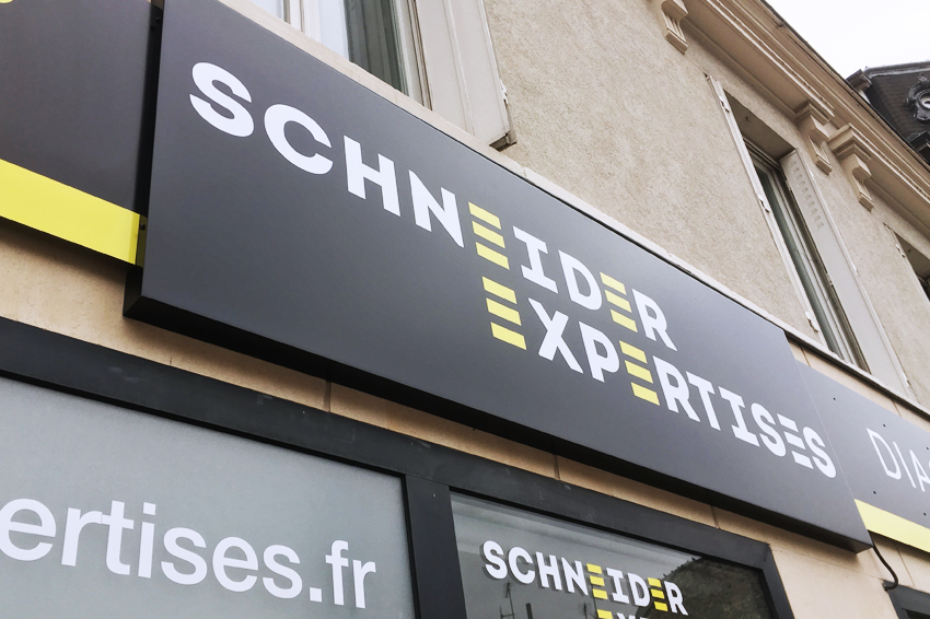 enseigne panneau schneider expertises signalétique communication publicité