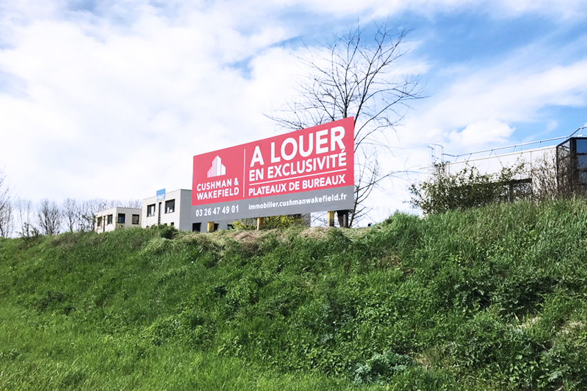 impression et pose panneau 6x2m grand format signalétique cushman & wakefield communication publicité immo immobilier