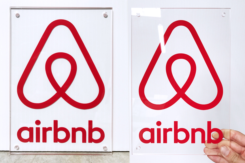 réalisation d'une plaque signalétique plexiglass AirBnB