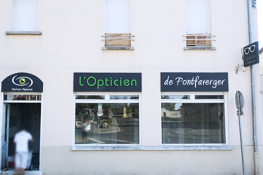 réalisation et pose d'enseignes lumineuses pour l'Opticien de Pontfaverger