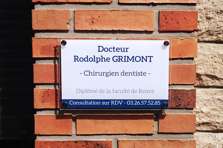 réalisation et pose d'une plaque professionnelle dentiste Rodolphe Grimont