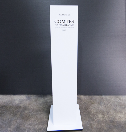 présentoir totem champagne taittinger signalétique communication publicité