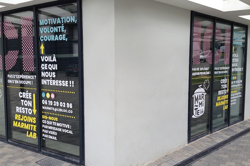enseigne signalétique marquage adhésif vitre microperforé marmite lab quartier libre reims