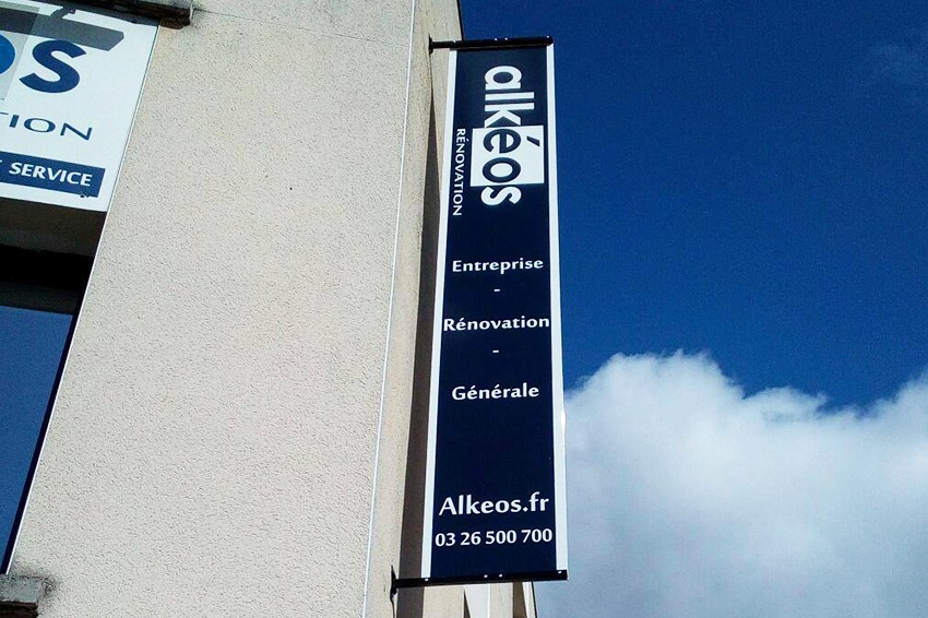 panneau signalétique dibond potence alkeos reims