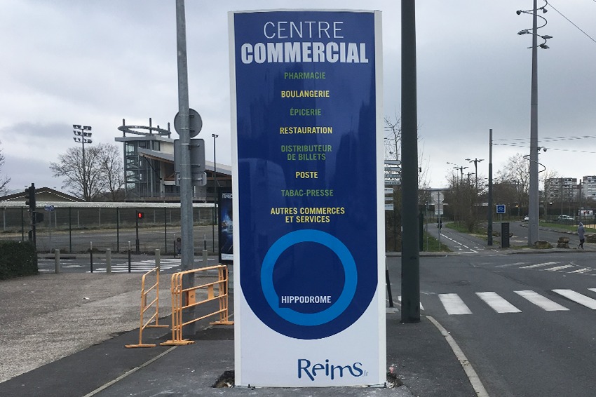 ville de reims totem signalétique centre commercial information